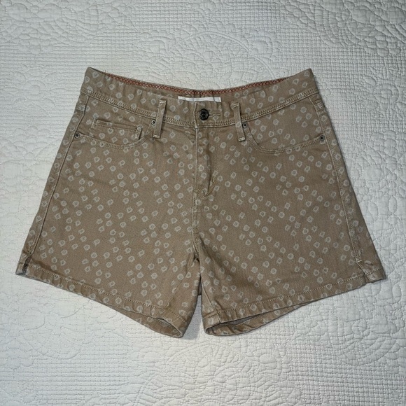 Levi’s High Rise Shorts - Picture 2 of 6